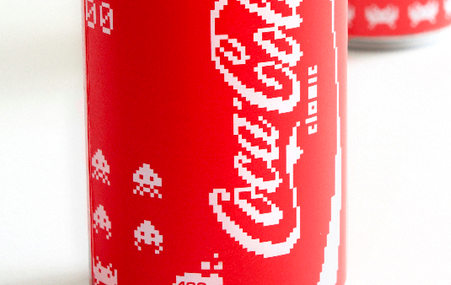 インベーダー風なコカ・コーラのピクセルアートバージョン