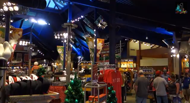 WDWのダウンタウンディズニーにある「チームミッキーストア」の店内の動画